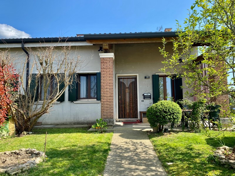 Casa Indipendente in Vendita a Borgo Veneto, 188'000€, 225 m²