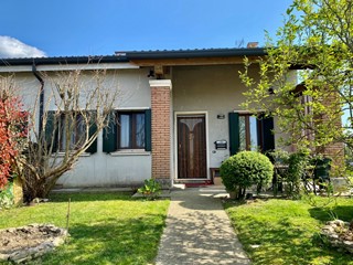 Casa Indipendente in Vendita a Borgo Veneto, 188'000€, 225 m²