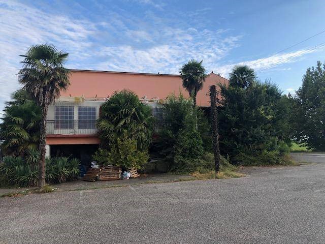 Immobile commerciale in Vendita a Portogruaro, 527'000€, 754 m², con Box