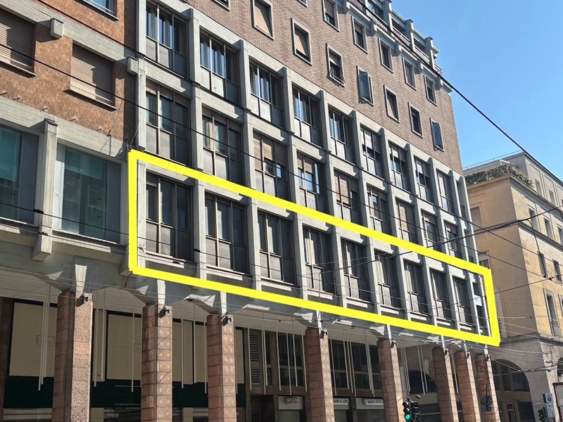 Ufficio in Affitto a Parma, 275 m²