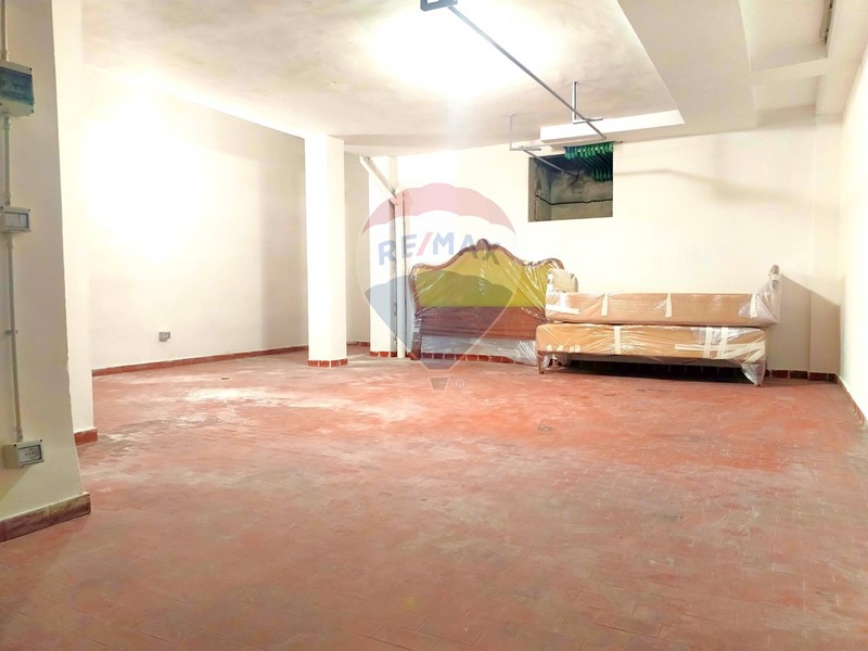 Box in Vendita a Ancona, zona Pinocchio, 24'000€, 52 m²