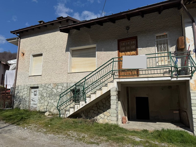 Appartamento in Vendita a Roccaforte Mondovì, zona Lurisia, 38'000€, 112 m²