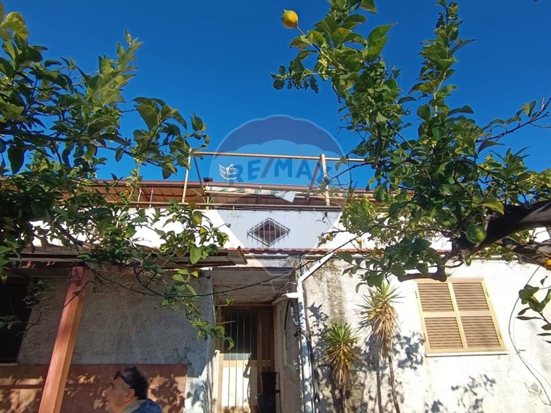 Quadrilocale in Vendita a Formia, zona Penitro, 109'000€, 95 m²