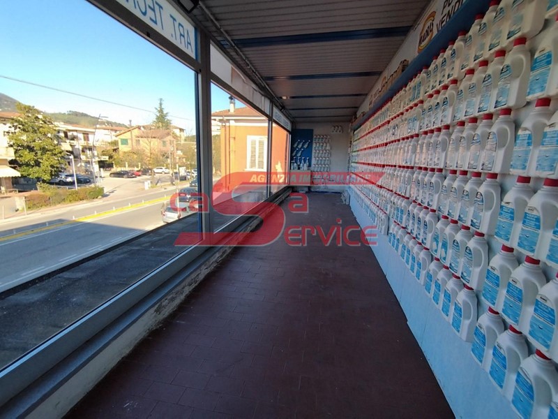 Immobile commerciale in Vendita a Massa e Cozzile, zona Margine Coperta, 350'000€, 800 m²