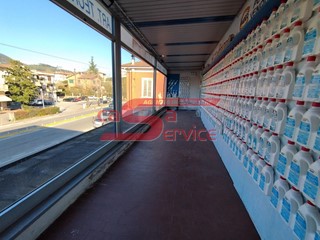 Immobile commerciale in Vendita a Massa e Cozzile, zona Margine Coperta, 350'000€, 800 m²