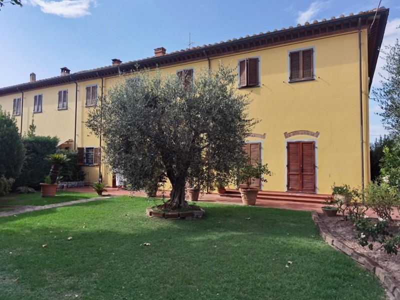 Casa di corte in Vendita a San Giuliano Terme, zona San Martino a Ulmiano, 799'000€, 300 m²