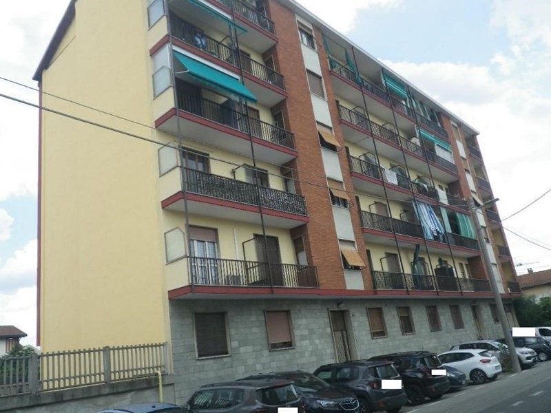 Trilocale in Vendita a Chivasso, 40'500€, 83 m², con Box