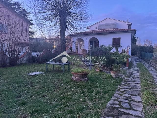 Villa in Vendita a San Giuliano Terme, zona Pontasserchio, 450'000€, 250 m²