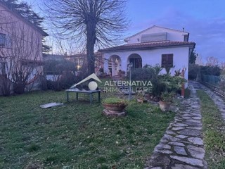 Villa in Vendita a San Giuliano Terme, zona Pontasserchio, 450'000€, 250 m²