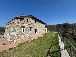 Casale in Vendita a Vinci, 780'000€, 330 m²