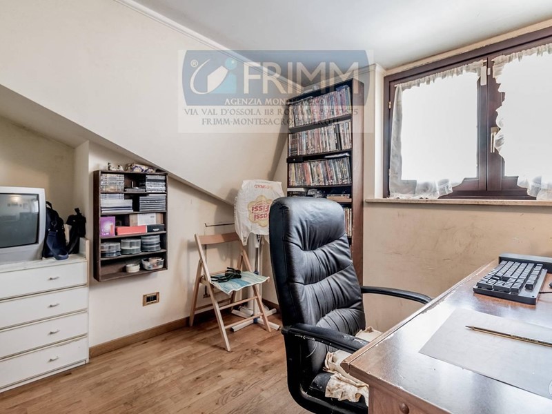 Villa bifamiliare in Vendita a Monterotondo, 319'000€, 300 m²