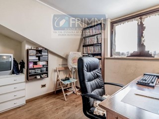 Villa bifamiliare in Vendita a Monterotondo, 319'000€, 300 m²