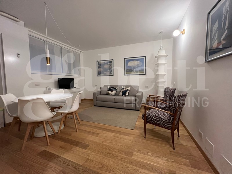 Bilocale in Affitto a Milano, 1'150€, 83 m²