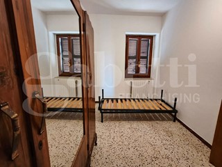 Quadrilocale in Vendita a Amelia, 75'000€, 75 m², arredato