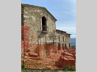 Casale in Vendita a Capolona, 180'000€, 100 m²