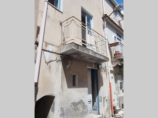 Casa Indipendente in Vendita a Gualtieri Sicaminò, 19'000€, 97 m²