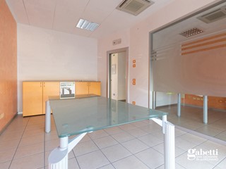 Negozio in Vendita a San Giovanni in Marignano, 165'000€, 100 m²