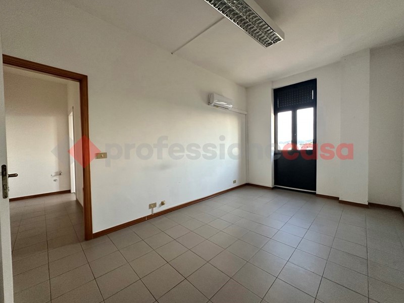 Ufficio in Affitto a Arezzo, 250€, 18 m²