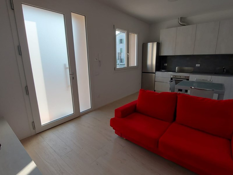 Casa Indipendente in Affitto a Villafranca di Verona, zona Rosegaferro, 800€, 55 m², arredato