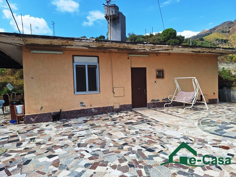 Villa in Vendita a Messina, 108'000€, 150 m²