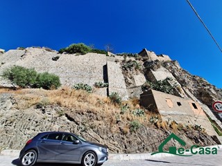 Casa Semi Indipendente in Vendita a Scaletta Zanclea, 19'000€, 120 m²