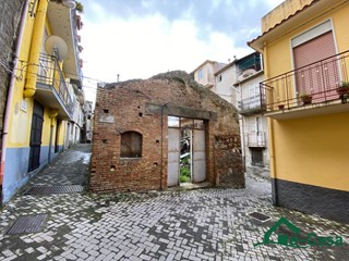 Magazzino in Vendita a San Pier Niceto, 23'000€, 116 m²