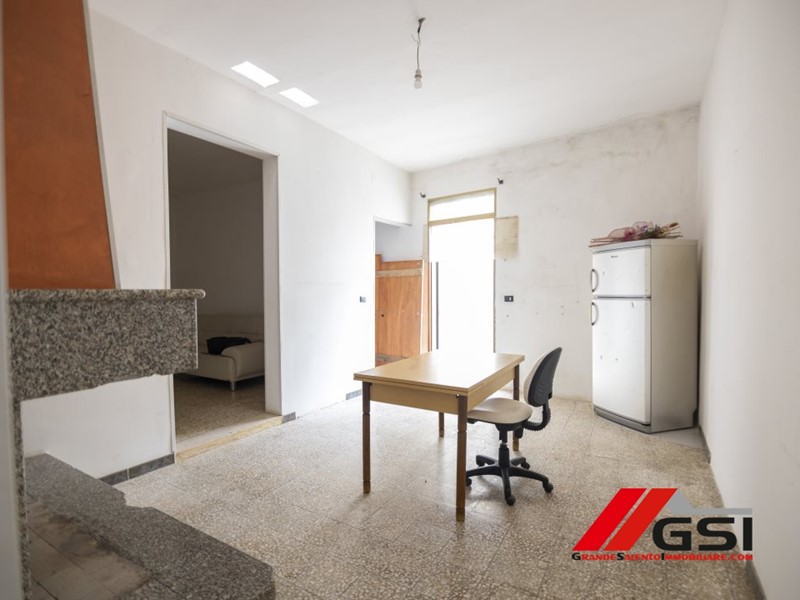 Villa in Vendita a San Michele Salentino, 69'000&euro;, 168 m²