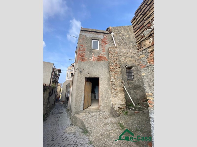 Casa Semi Indipendente in Vendita a Spadafora, 20'000€, 75 m²