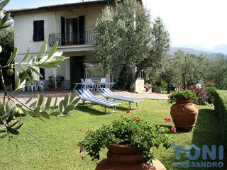 Villa in Vendita a Vinci, 750'000€, 200 m², con Box