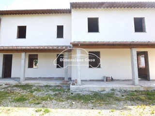 Villetta a schiera in Vendita a Capannori, zona Camigliano, 350'000€, 120 m²