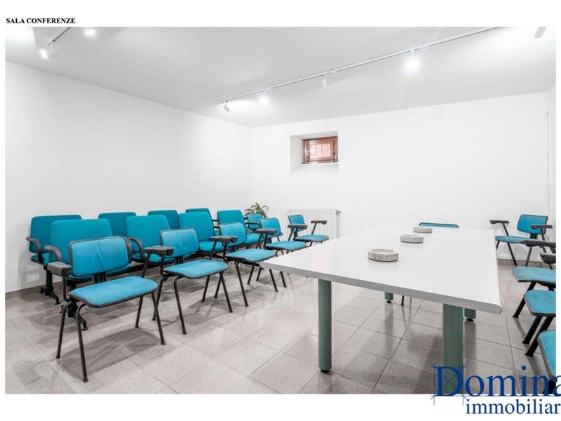 Ufficio in Affitto a Massa, 450€, 180 m²