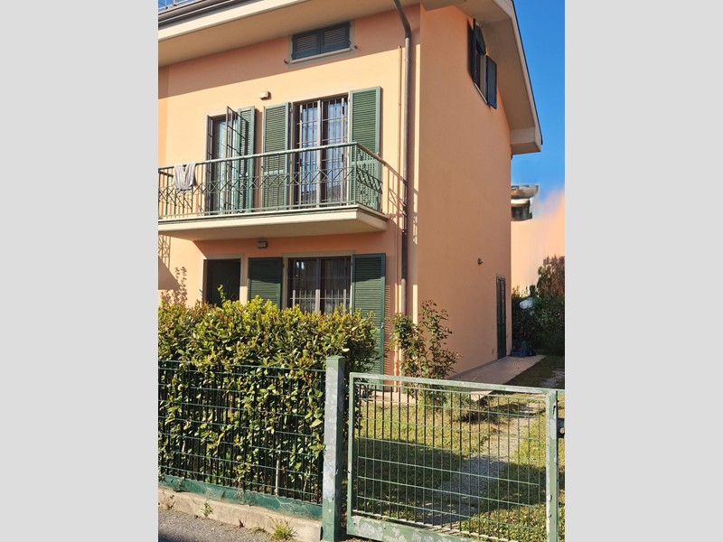 Villa bifamiliare in Vendita a Vecchiano, zona Nodica, 329'000€, 127 m²