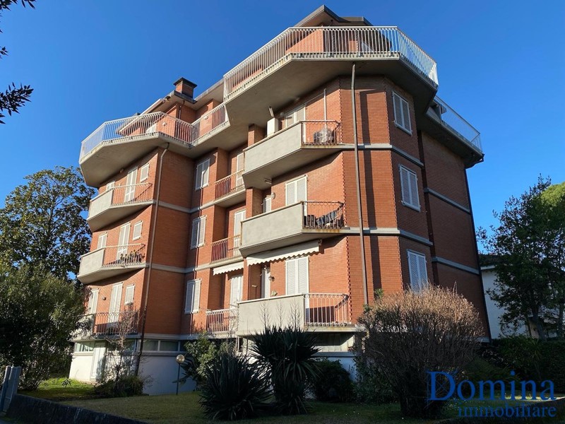 Appartamento in Vendita a Massa, zona Ronchi, 280'000€, 75 m², arredato