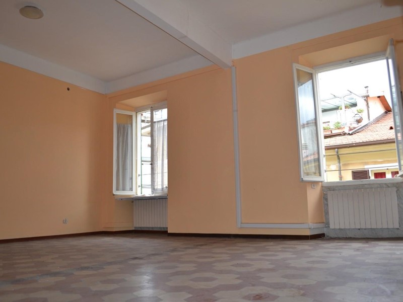 Appartamento in Vendita a Massa, 185'000€, 140 m²