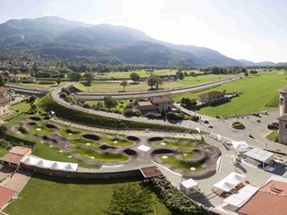 Attività commerciale in Vendita a Tavagnasco, 450'000€, 3800 m²