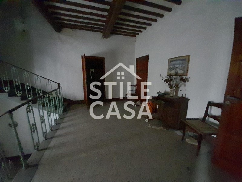 Appartamento in Vendita a Castelfranco di Sotto, zona Orentano, 300'000€, 850 m², con Box