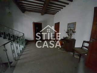 Appartamento in Vendita a Castelfranco di Sotto, zona Orentano, 300'000€, 850 m², con Box