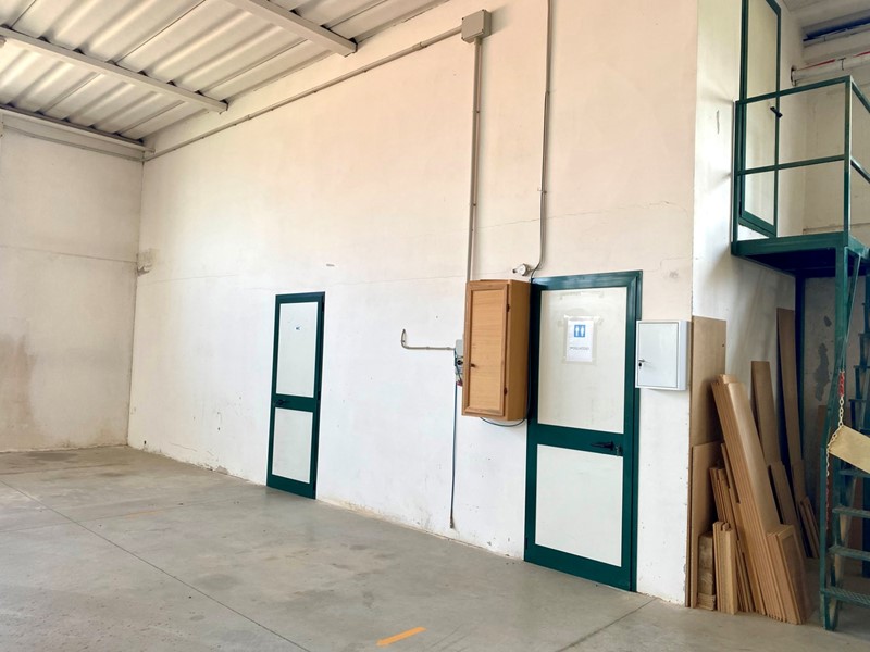 Capannone in Vendita a Merlara, 69'000€, 532 m²