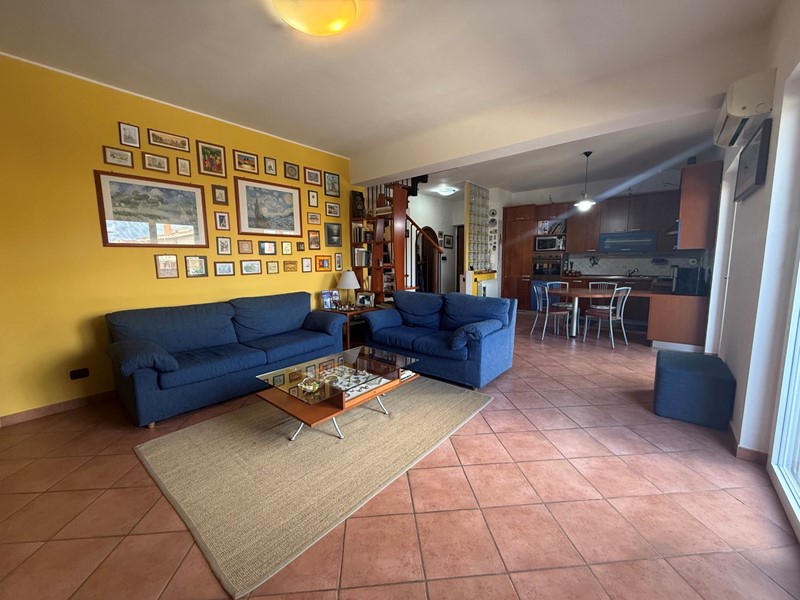 Quadrilocale in Vendita a Valdina, 150'000€, 151 m²