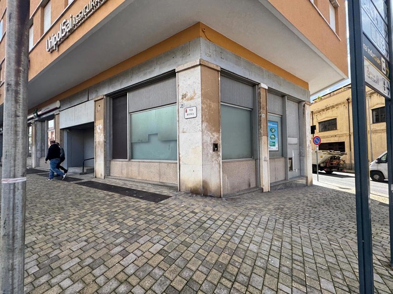 Negozio in Vendita a Iglesias, 300'000€, 400 m²