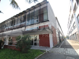 Ufficio in Vendita a Cinisello Balsamo, 250'000€, 500 m²