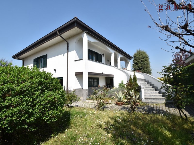 Villa in Vendita a Magenta, 465'000€, 280 m²