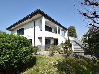 Villa in Vendita a Magenta, 465'000€, 280 m²