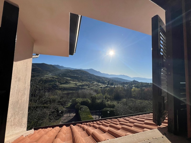 Villa bifamiliare in Vendita a Torre Cajetani, 130'000€, 240 m²