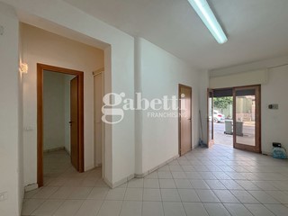 Magazzino in Vendita a Bagheria, 60'000€, 54 m²