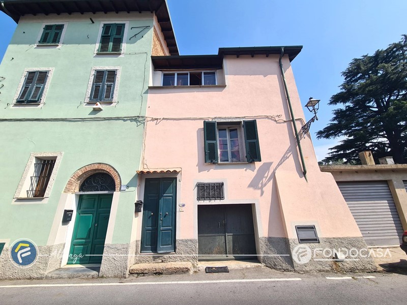 Casa Semi Indipendente in Vendita a Cisano sul Neva, 154'000€, 118 m²