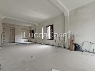 Immobile commerciale in Vendita a Lucca, zona San Concordio Contrada, 350'000€, 145 m²