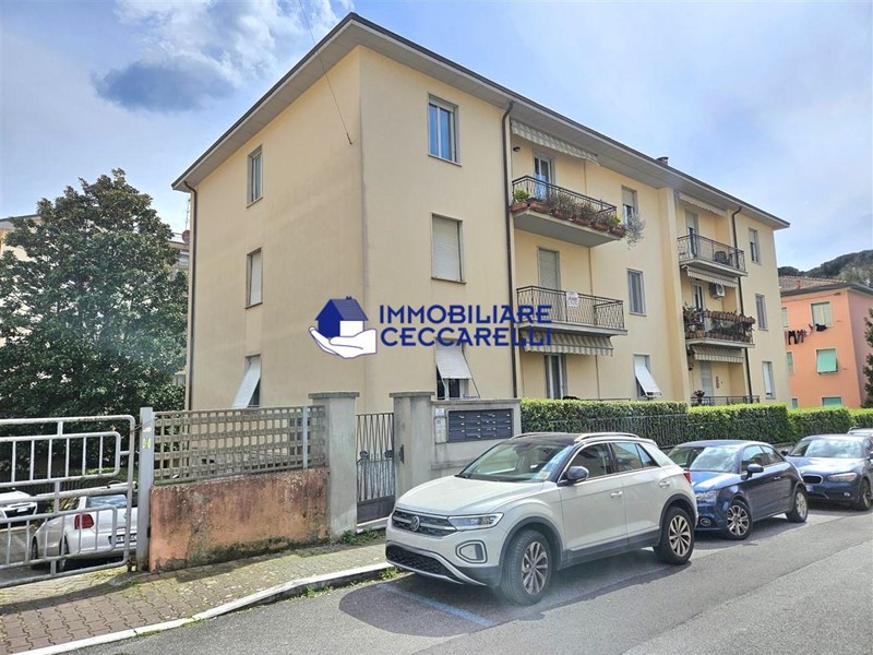 Appartamento in Vendita a Massa, 190'000€, 100 m², arredato, con Box