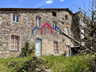 Casa di corte in Vendita a Borgo a Mozzano, zona Valdottavo, 215'000&euro;, 160 m²