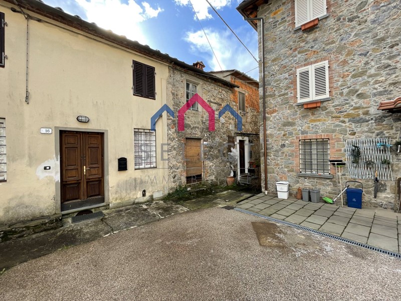 Casa Semi Indipendente in Vendita a Borgo a Mozzano, zona Partigliano, 19'000&euro;, 48 m²